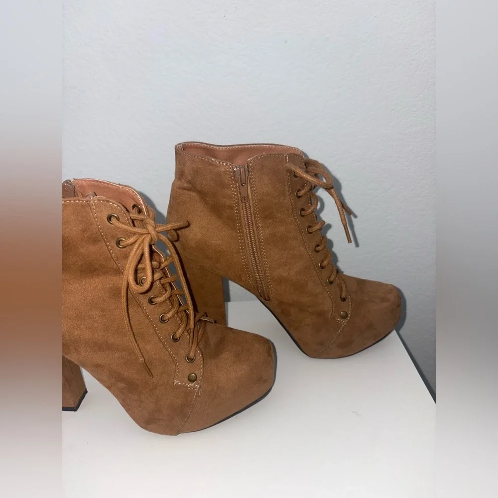 Charlotte Russe Tan / Chestnut Platform Lace Up Boots Women’s 8
